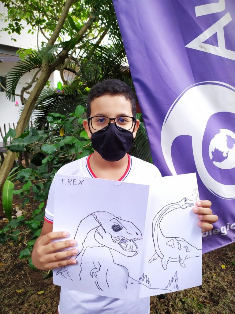 Aluno do 5° ano se destaca com habilidades artísticas durante atividade